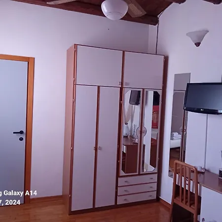 Il Vecchio Portico تشيزينا