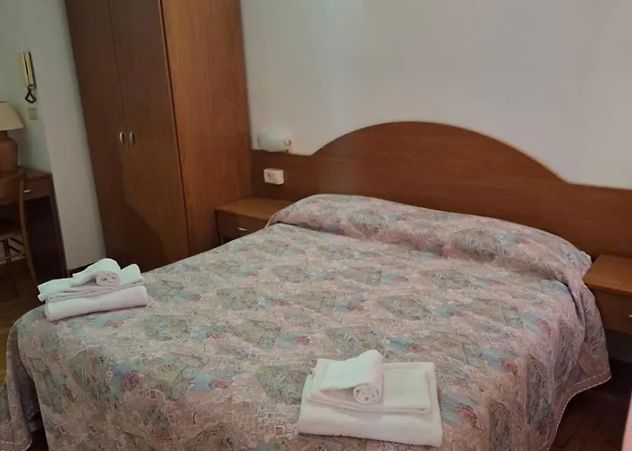 فندق مبيت وإفطار Il Vecchio Portico تشيزينا